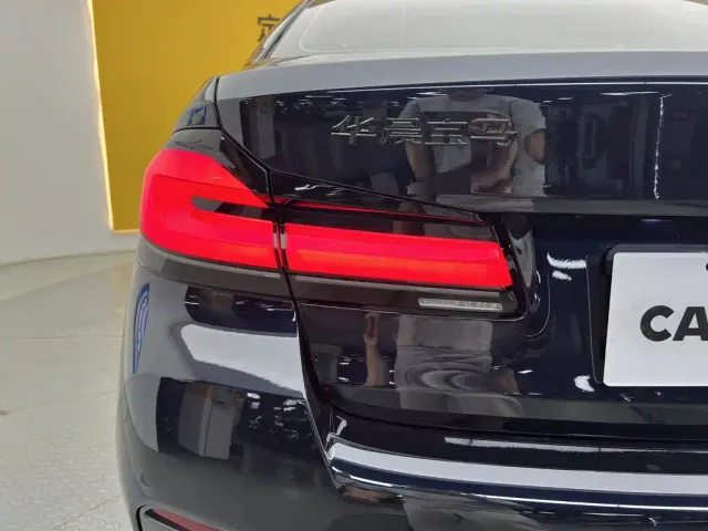 BMW 5 Series — Фото автомобиля 9