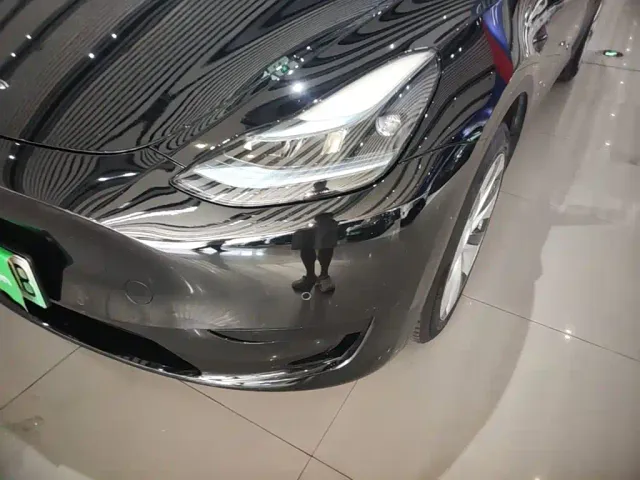 Tesla Model Y — Фото автомобиля 23