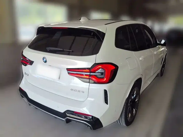 BMW iX3 — Фото автомобиля 9
