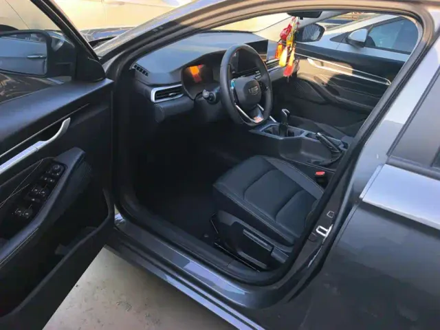 Geely Emgrand — Фото автомобиля 9