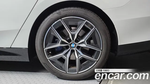 BMW 5 Series G60 — Фото автомобиля 6