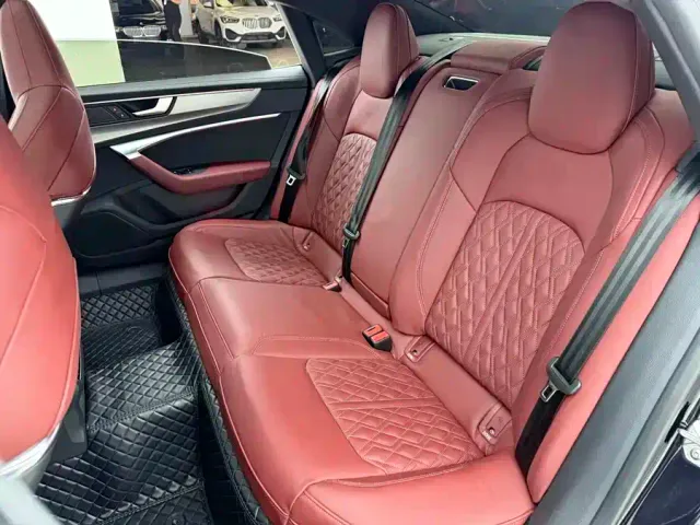 Audi A7L — Фото автомобиля 10