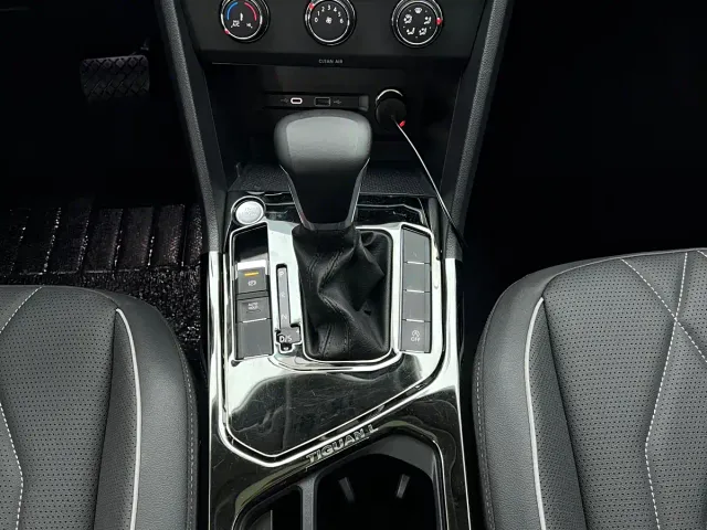Volkswagen Tiguan L — Фото автомобиля 11