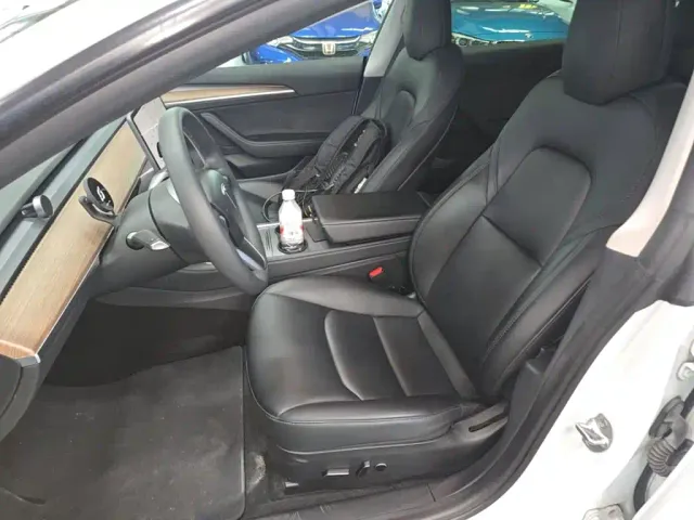 Tesla Model 3 — Фото автомобиля 14