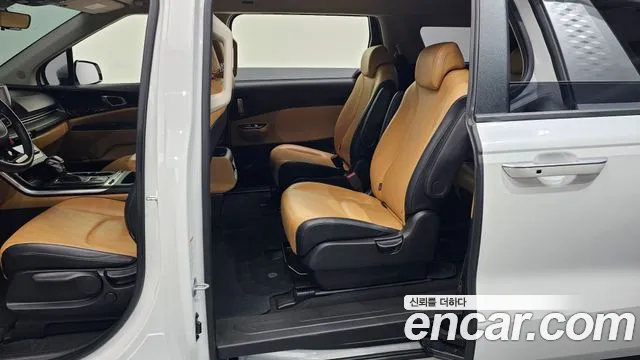 Kia Carnival Generation 4 — Фото автомобиля 16