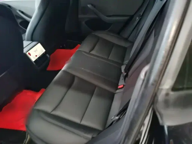 Tesla Model 3 — Фото автомобиля 16