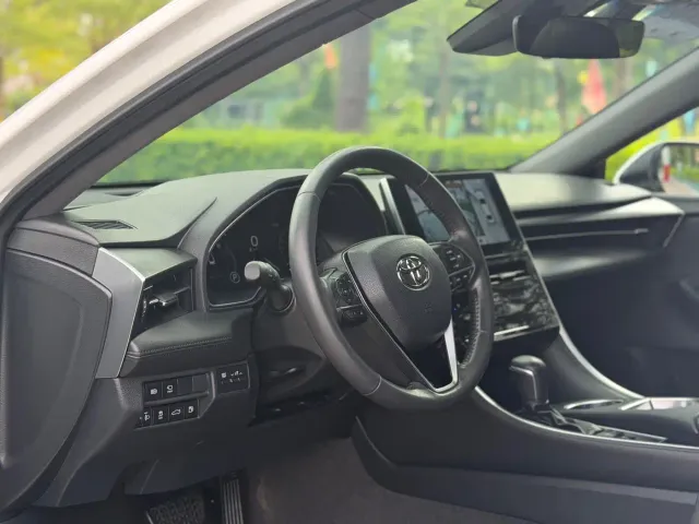 Toyota Avalon 2023 Hybrid 2.5L XLE Premium Edition — Фото автомобиля 12