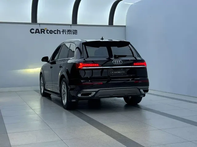Audi Q7 — Фото автомобиля 4