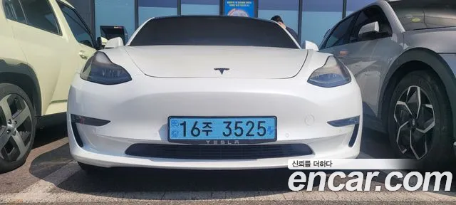 Фотография автомобиля — Tesla Model 3