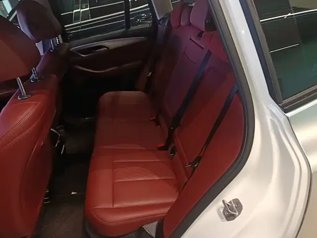 BMW iX3 — Фото автомобиля 16
