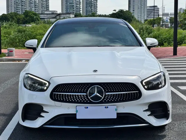 Mercedes-Benz E-Class — Фото автомобиля 2