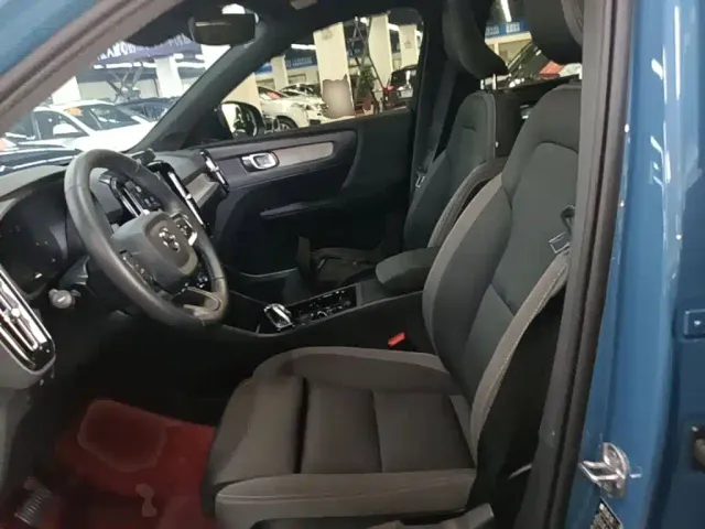 Volvo XC40 — Фото автомобиля 14