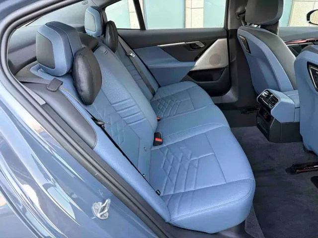 BMW i5 — Фото автомобиля 11