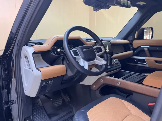 Land Rover Defender — Фото автомобиля 10