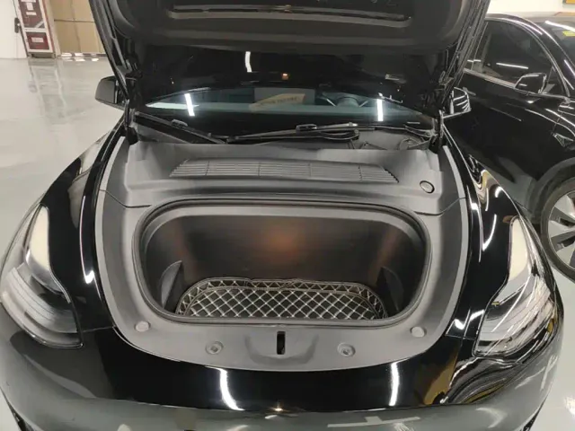 Tesla Model Y — Фото автомобиля 19