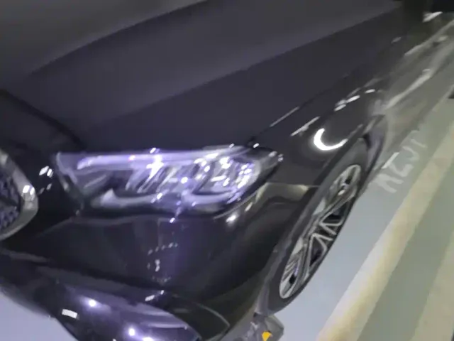 Mercedes-Benz E-Class — Фото автомобиля 5