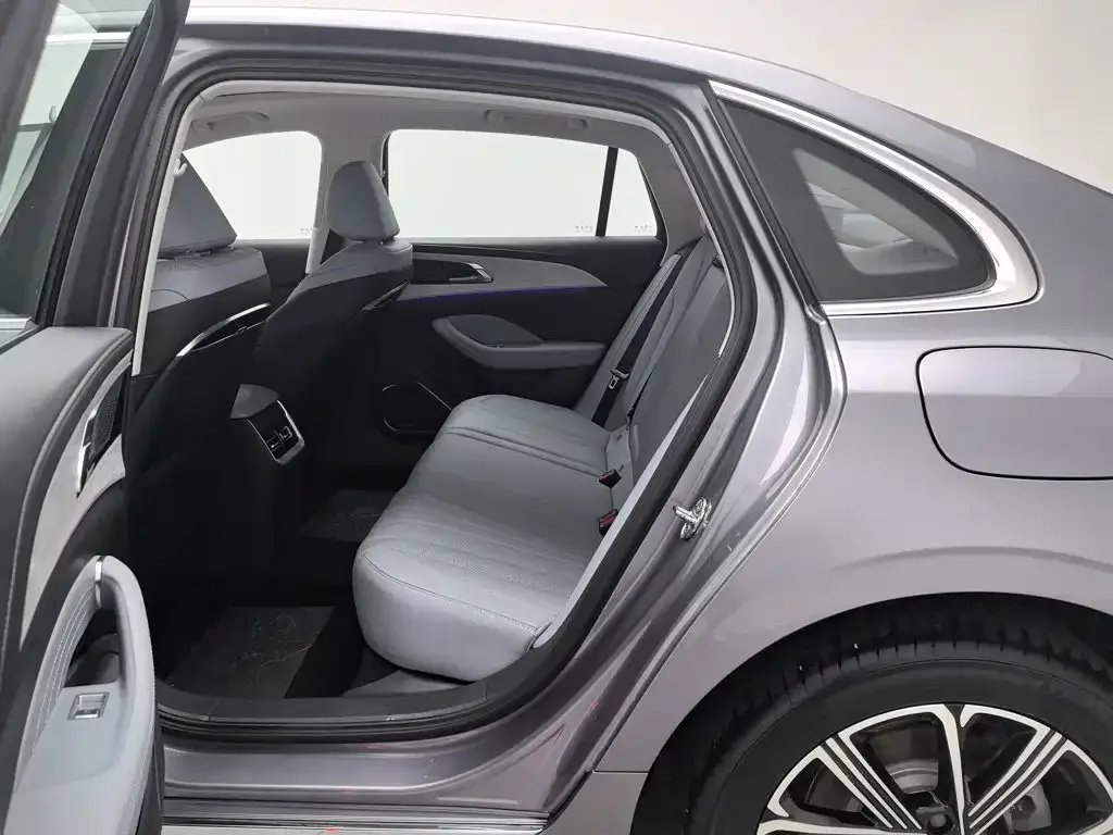 Hongqi Hongqi H5 PHEV 2025 170 Super Hybrid Edition — Фото автомобиля 15