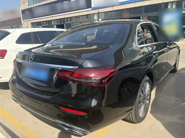 Mercedes-Benz E-Class — Фото автомобиля 6