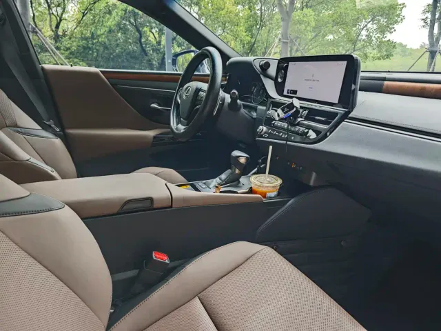 Lexus ES — Фото автомобиля 9