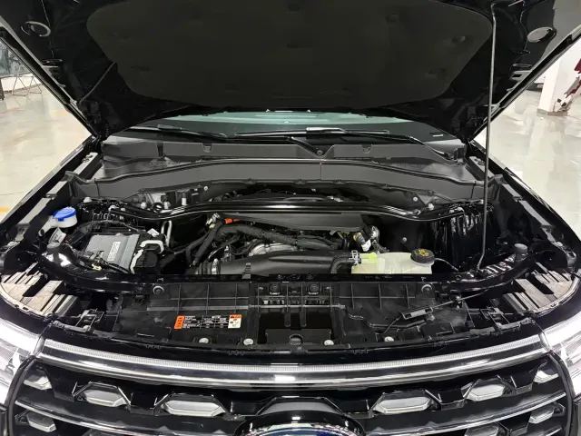 Ford Explorer — Фото автомобиля 9