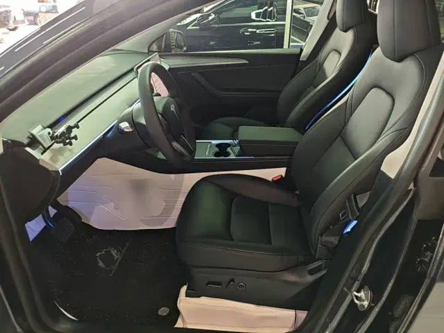 Tesla Model Y — Фото автомобиля 14