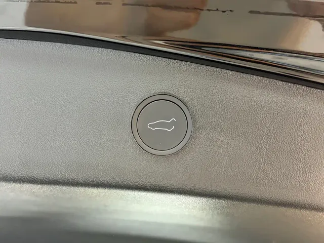 Tesla Model 3 — Фото автомобиля 19