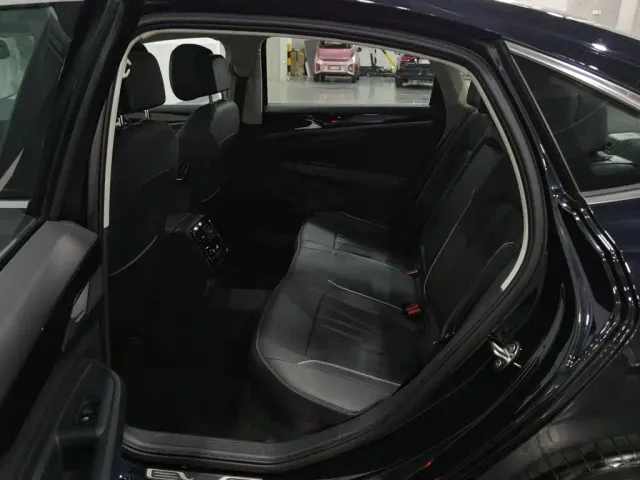 Volkswagen Passat — Фото автомобиля 15