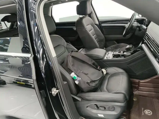 Volkswagen Touareg — Фото автомобиля 24