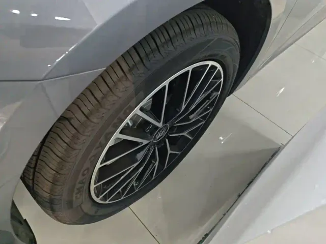 BYD Qin L — Фото автомобиля 22
