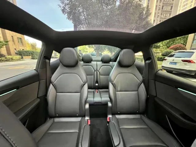 Tesla Model Y L — Фото автомобиля 9