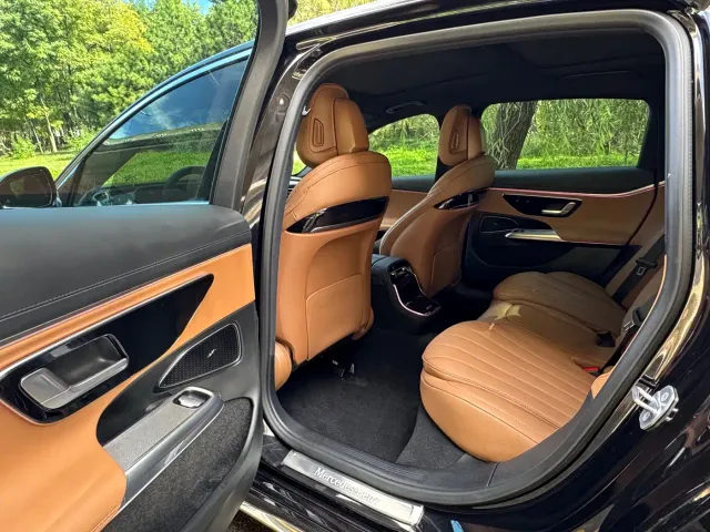Mercedes-Benz E-Class — Фото автомобиля 4