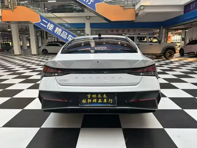 Hyundai Elantra — Фото автомобиля 15