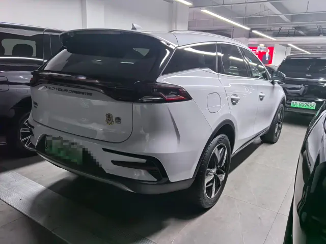 BYD Tang — Фото автомобиля 16