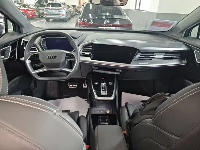 Audi Q4 e-tron — Фото автомобиля 9