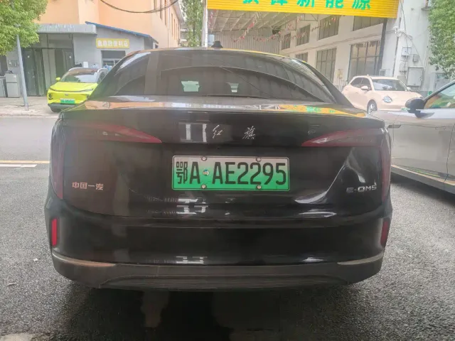 Hongqi E-QM5 — Фото автомобиля 9