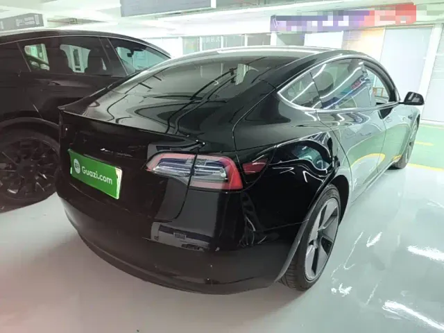 Tesla Model 3 — Фото автомобиля 6