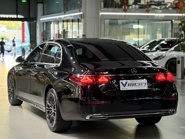 Mercedes-Benz E-Class — Фото автомобиля 8