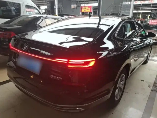 Volkswagen Passat — Фото автомобиля 6