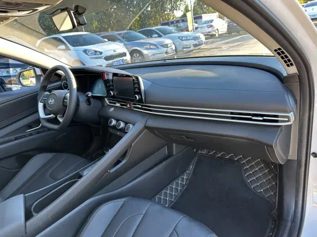 Hyundai Elantra — Фото автомобиля 14