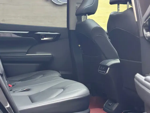 Toyota Highlander — Фото автомобиля 6