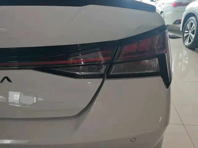 Hyundai Elantra — Фото автомобиля 7