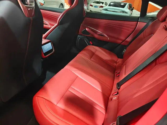 Xiaomi SU7 — Фото автомобиля 5