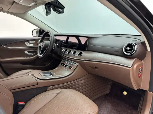 Mercedes-Benz E-Class — Фото автомобиля 11