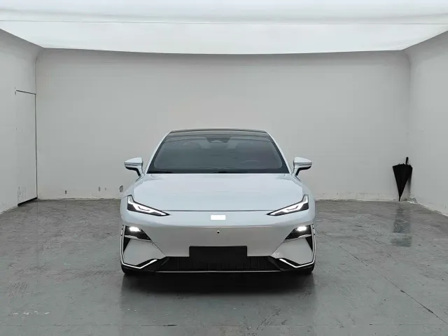 Geely Galaxy E8 — Фото автомобиля 2