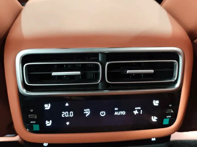 Li Auto L7 — Фото автомобиля 16