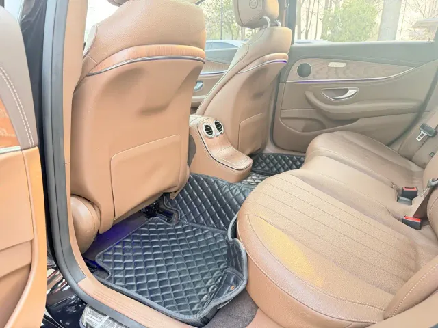 Mercedes-Benz E-Class — Фото автомобиля 11
