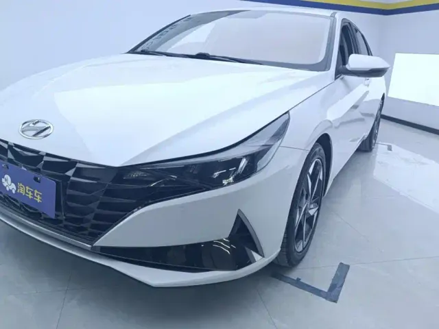 Hyundai Elantra — Фото автомобиля 5