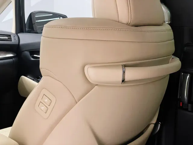 Toyota Alphard — Фото автомобиля 24