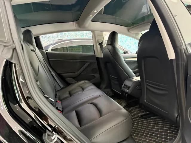 Tesla Model 3 — Фото автомобиля 13