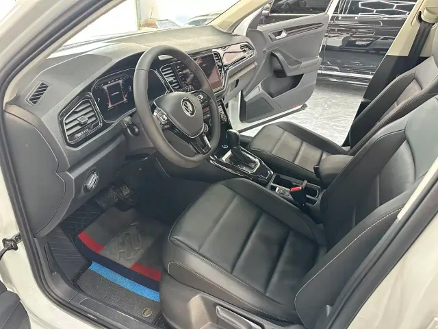 Volkswagen T-Roc — Фото автомобиля 10
